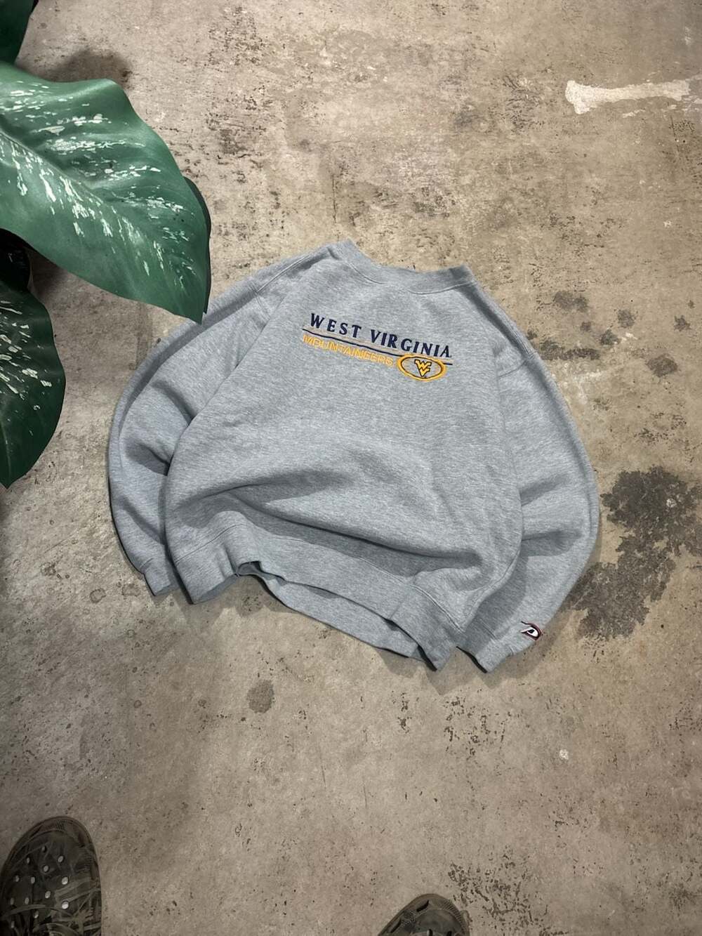 Vintage Pro Player West Virginia Mountaineers Embroidered Crewneck Sweatshirt